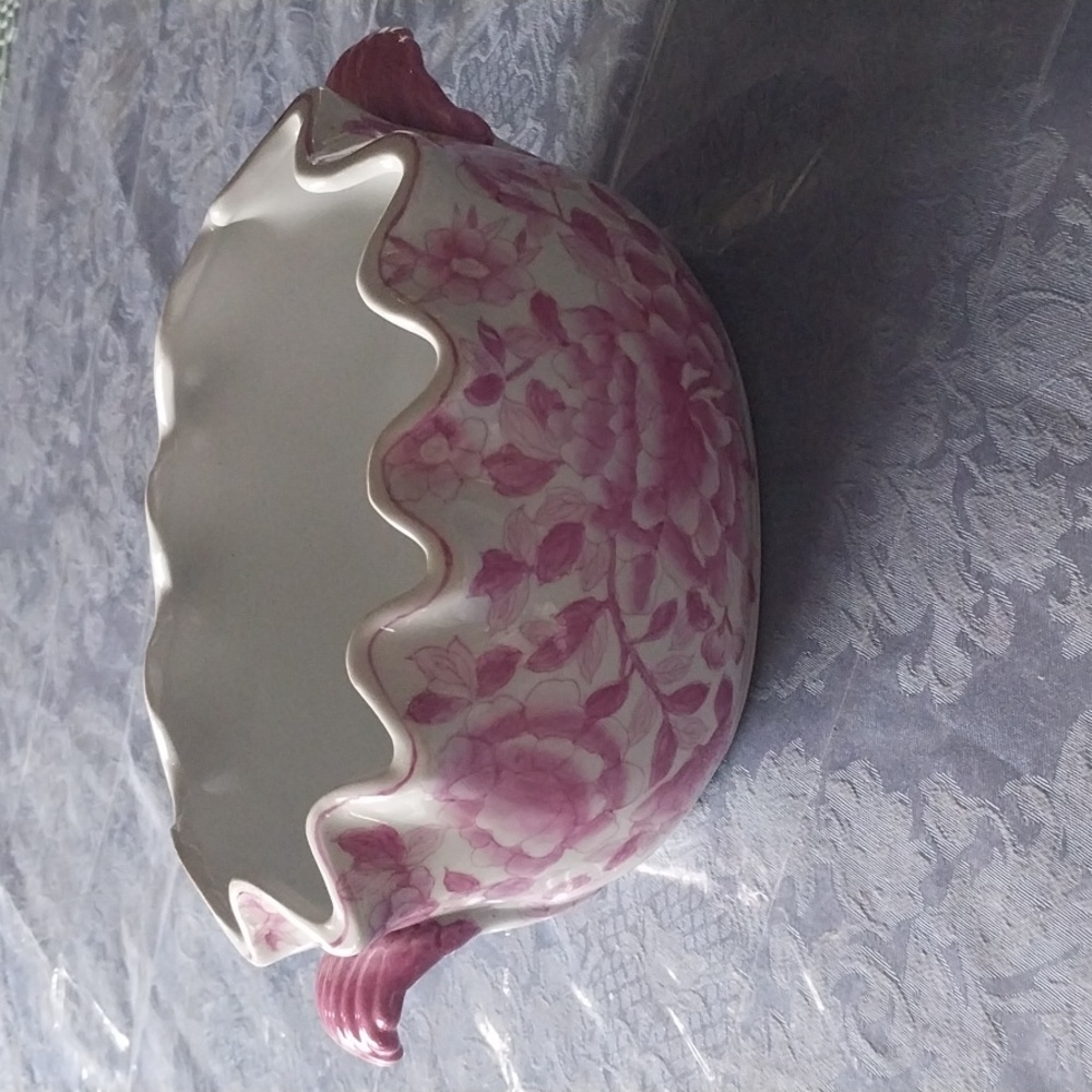 Chinoiserie Porcelain Cache Pot